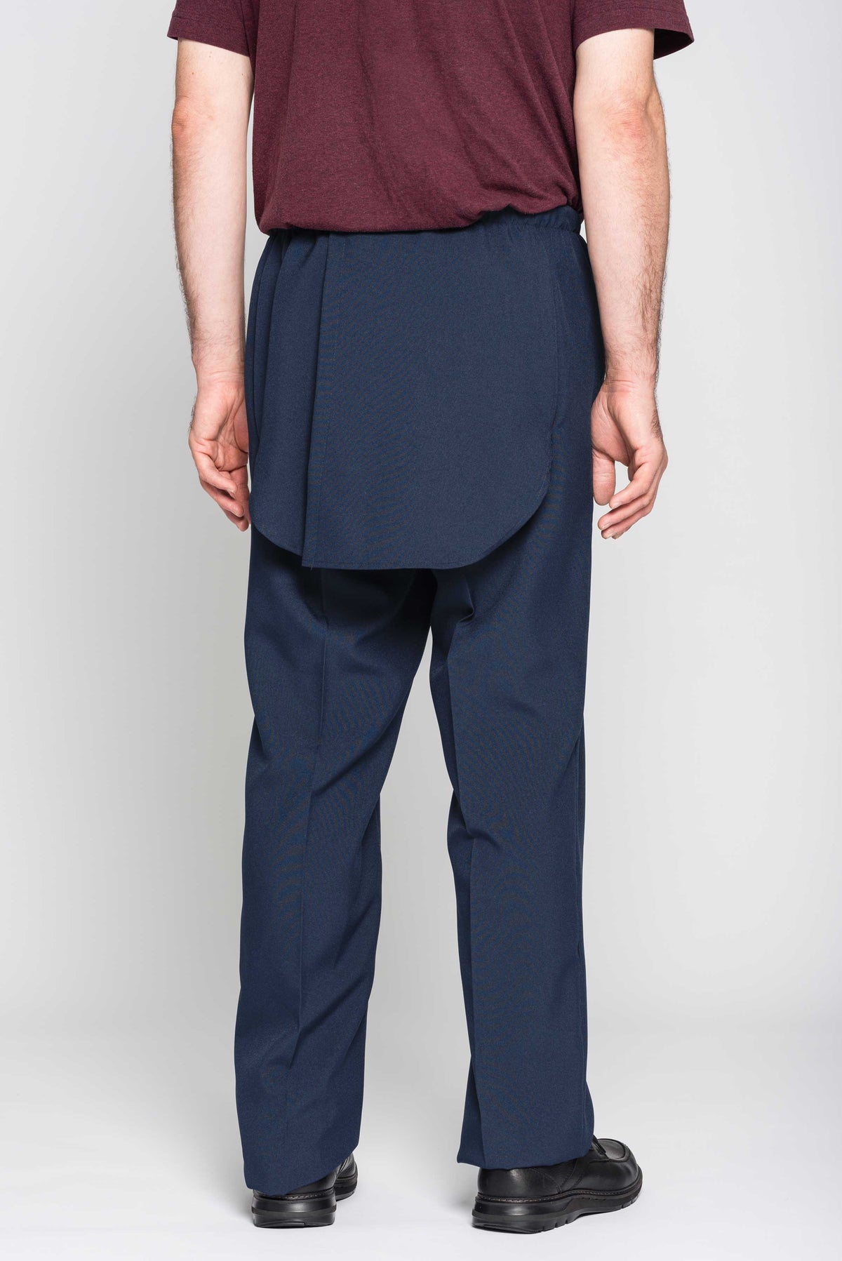 Experience comfort and convenience with our Adaptive Men's Open Back Pants. Designed with gabardine fabric, these pants are both stylish and durable, perfect for everyday wear. The machine washable feature and metal snaps make them easy to care for and we