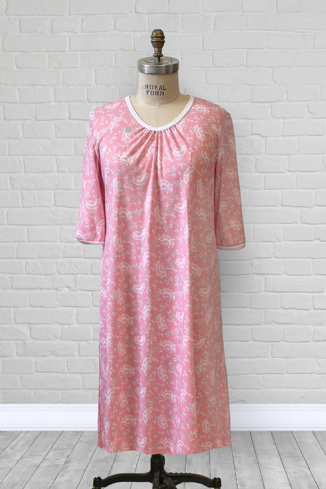 1XN131-2D307-Robe de nuit , col rond et plissé