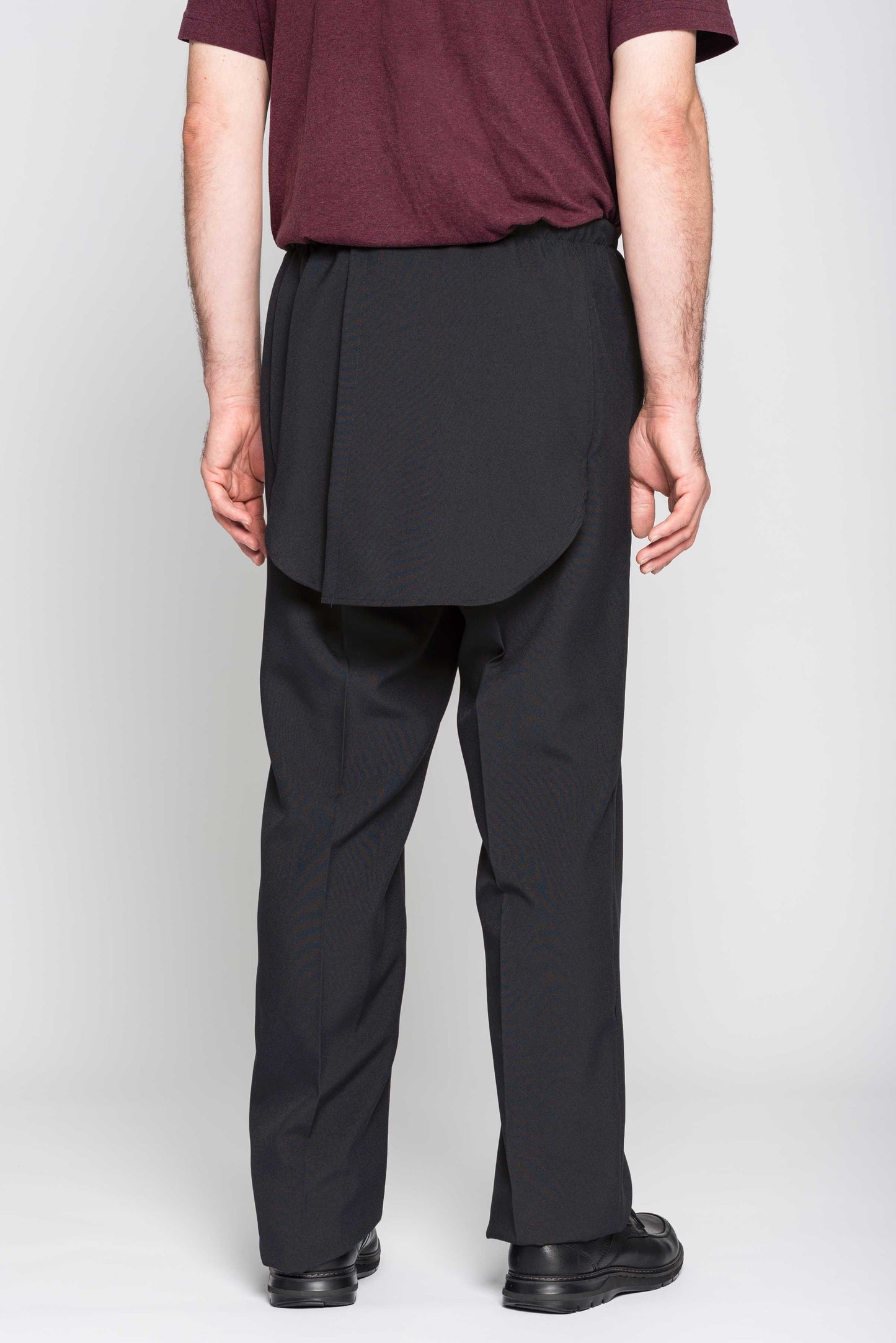 Experience comfort and convenience with our Adaptive Men's Open Back Pants. Designed with gabardine fabric, these pants are both stylish and durable, perfect for everyday wear. The machine washable feature and metal snaps make them easy to care for and we