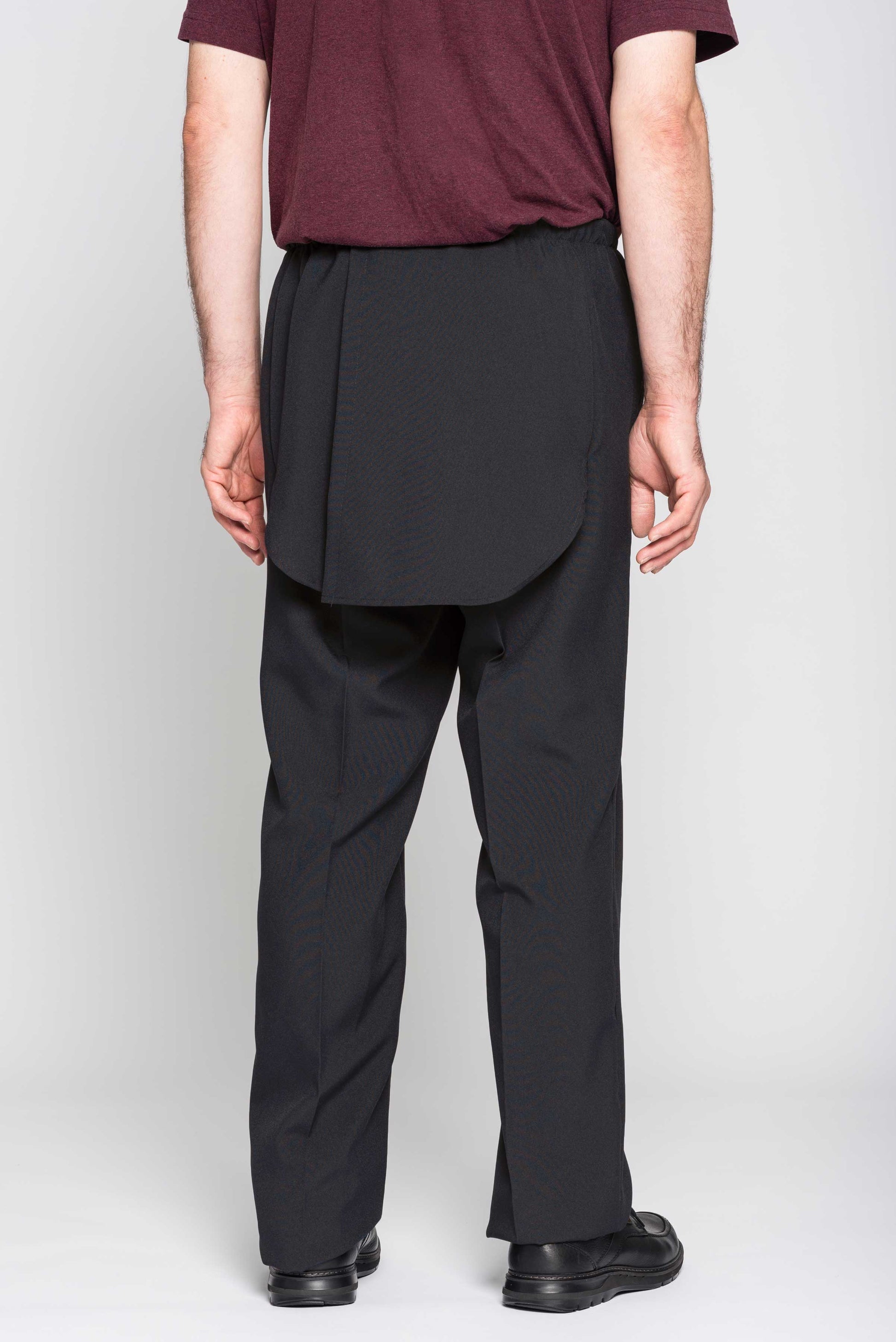 Experience comfort and convenience with our Adaptive Men's Open Back Pants. Designed with gabardine fabric, these pants are both stylish and durable, perfect for everyday wear. The machine washable feature and metal snaps make them easy to care for and we