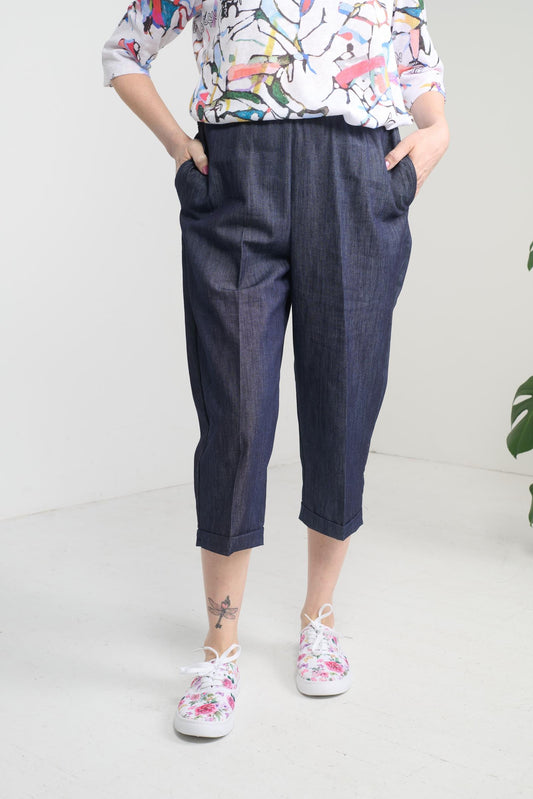 Stay comfortable and stylish this summer with our adaptive capri featuring large side openings with metal snaps. Made with machine-washable polyester, it's perfect for everyday wear. Upgrade your wardrobe with this versatile and easy-to-maintain capri.