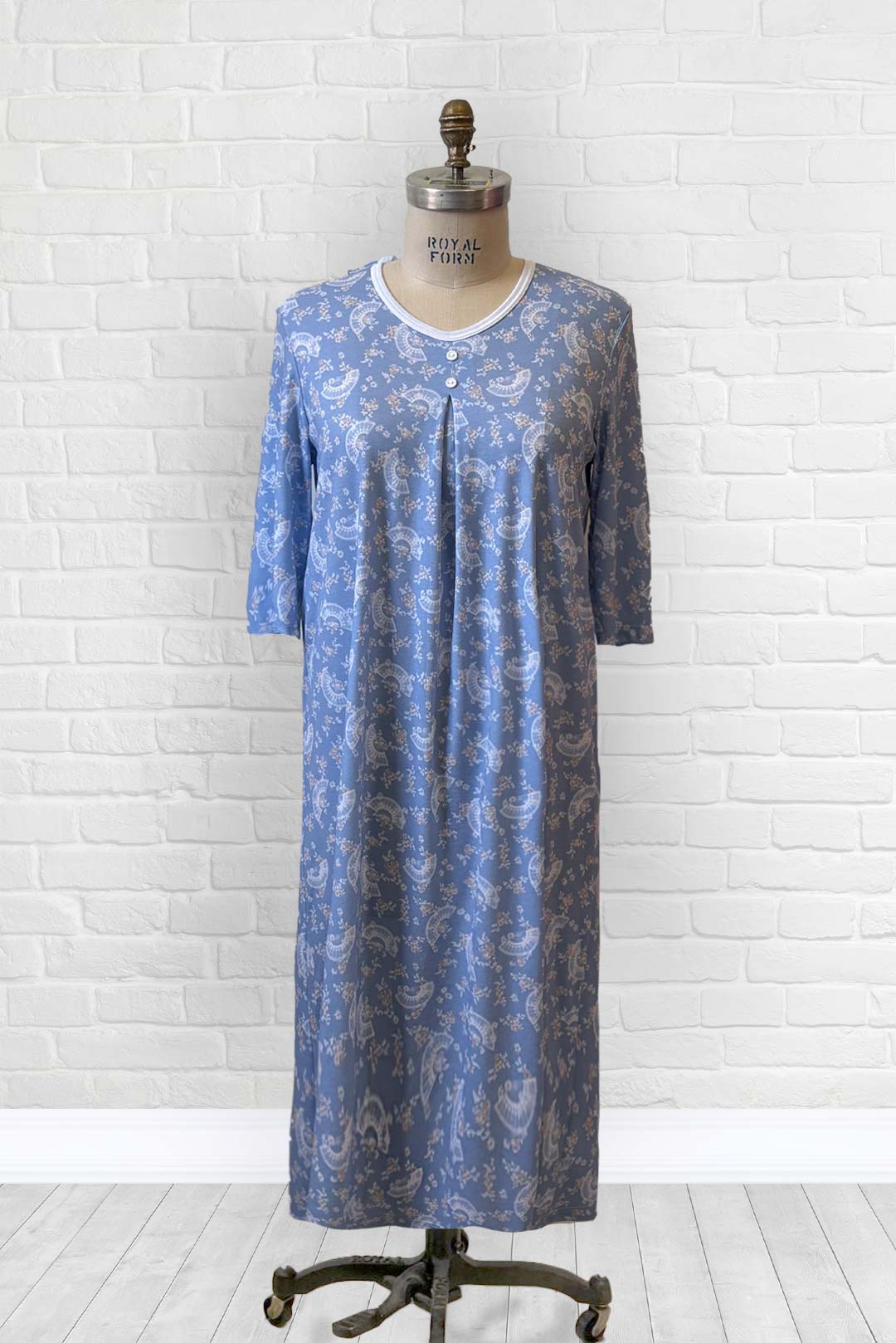1WN130-2D312-Robe de nuit col rond avec boutons