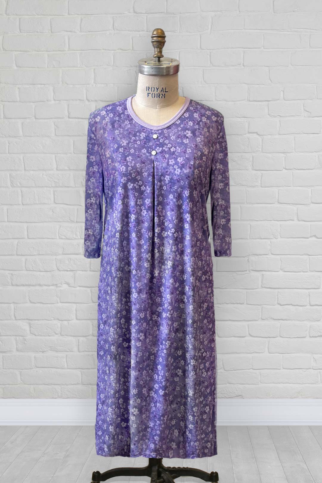 1WN130-2D314-Chemise de nuit col rond avec boutons