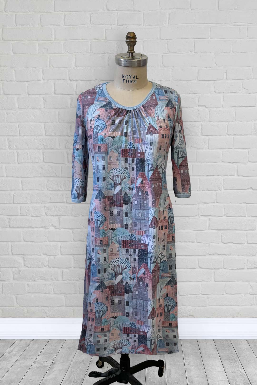 1XN131-2C317-Robe de nuit col en V avec plis a l'encolure