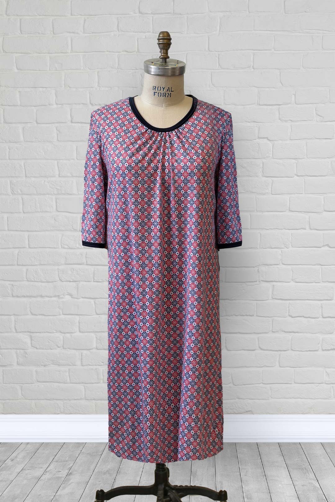 1XN131-2D304-Robe de nuit , col rond et plissé