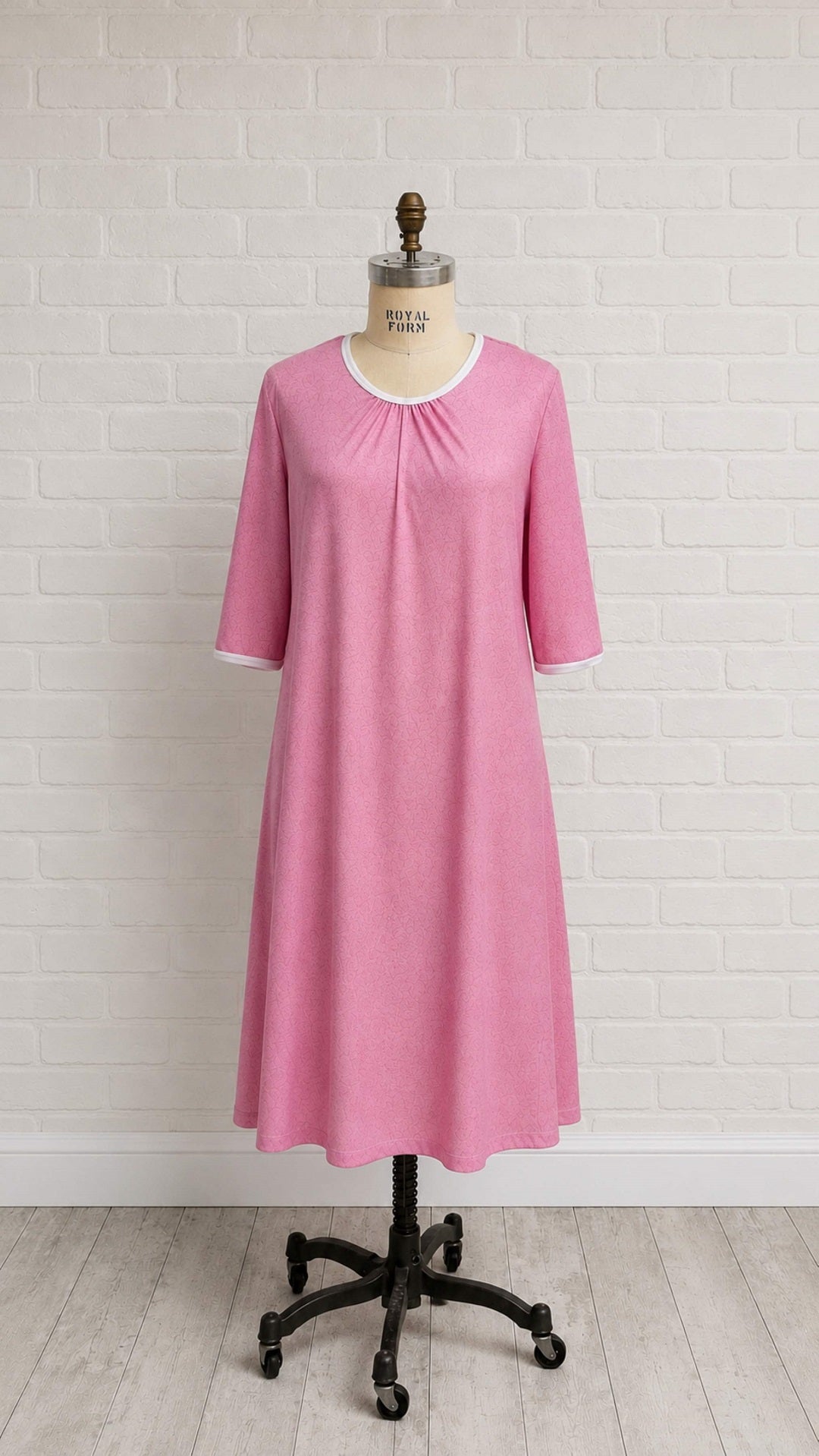 1XN131-2D316-Adaptive Nightgown With Pleats At Neckline