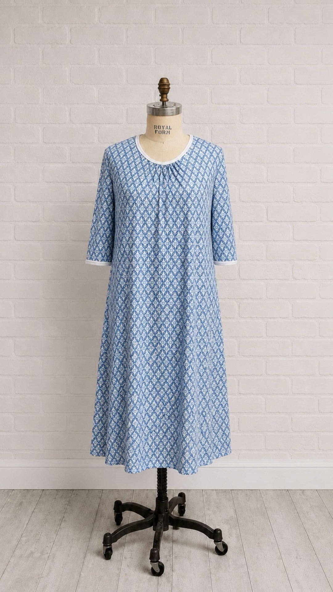 1XN131-2D317-Adaptive Nightgown With Pleats At Neckline