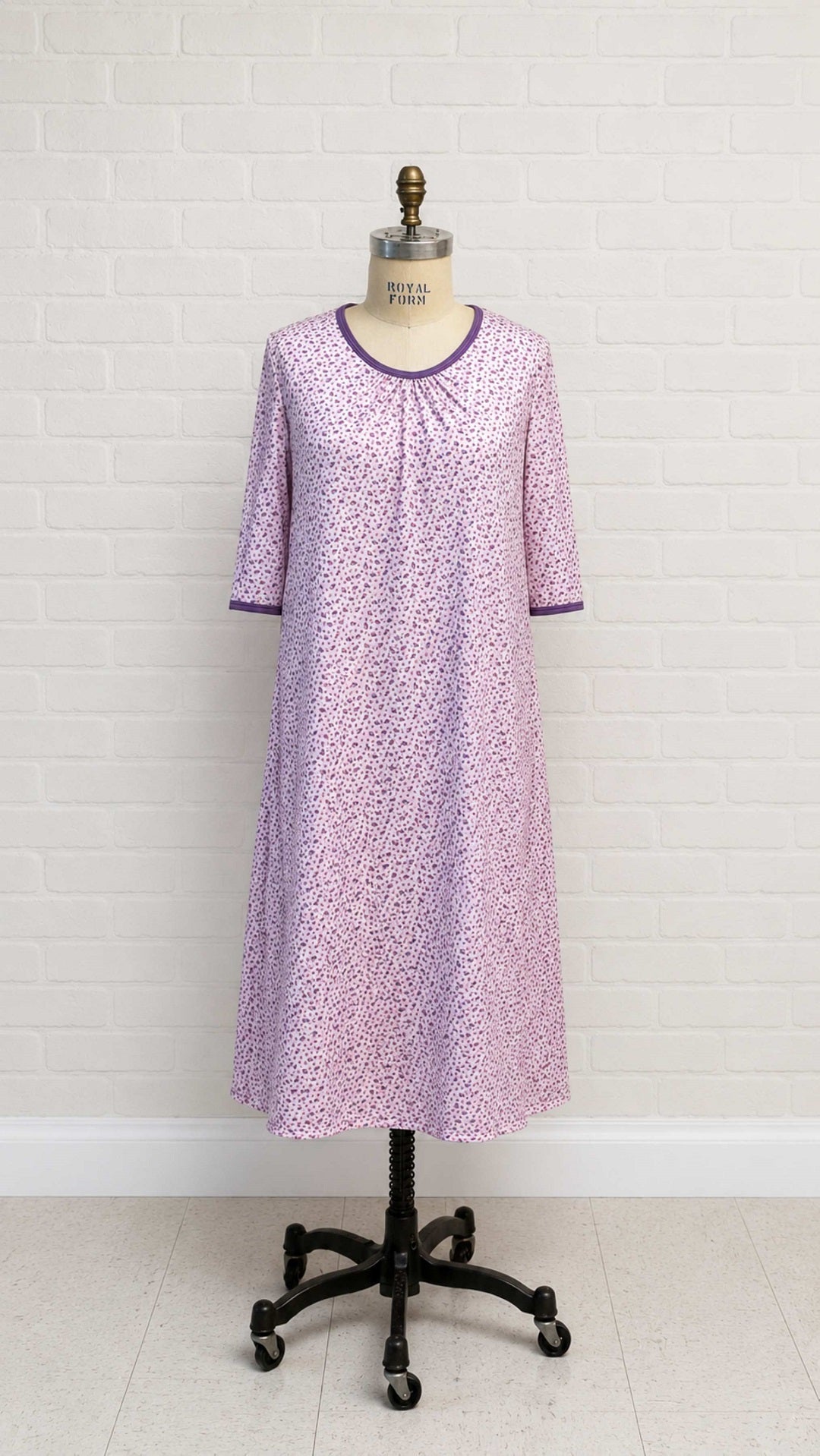1XN131-2D318-Adaptive Nightgown With Pleats At Neckline