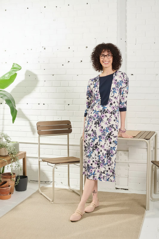 This adaptive dress is designed with 3/4 sleeves, a beautiful floral pattern, and an open back for easy dressing. Metal snaps ensure a secure fit, making it perfect for those with limited mobility. Stay stylish and comfortable with this versatile dress.
